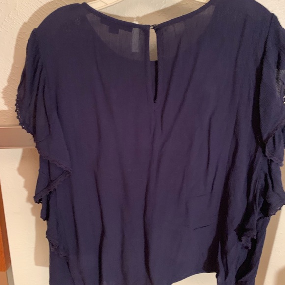 Blue flutter sleeve floral tee - Picture 3 of 3